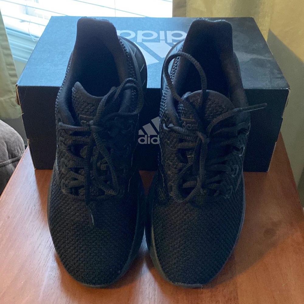 Adidas QUESTAR FLOW NXT K- Boys shoes Sz- 4
